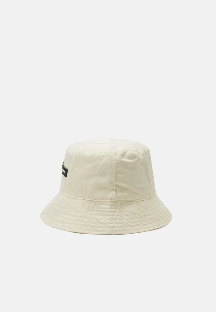 Mennace Mennace QUILTED BUCKET – Hat – Off White