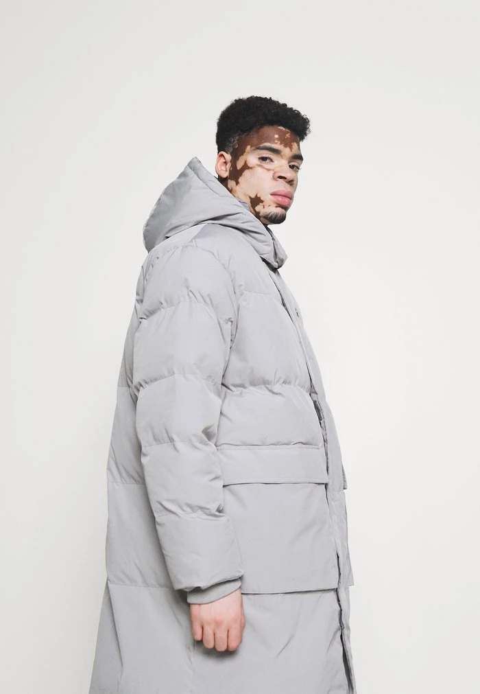Mennace Mennace MIRROR LONGLINE PUFFER JACKET – Winter Coat – Light Grey