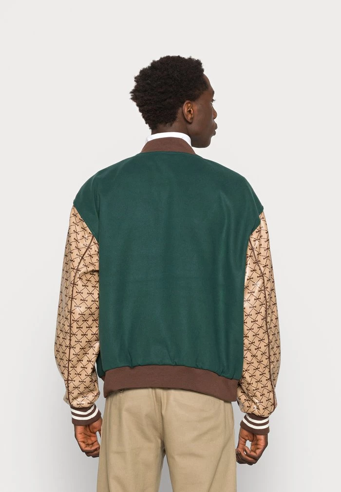Mennace MENNACE MULTI BADGE MONOGRAM JACKET – Bomber Jacket – Green