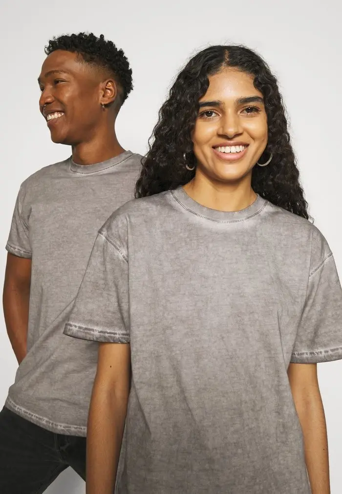 Mennace Mennace ON THE RUN PIGMENT DYE UNISEX – Print T-shirt – Dark Grey