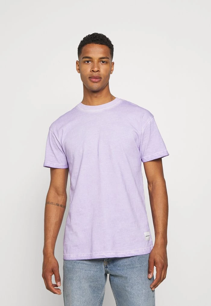 mennace Mennace ON THE RUN TAB REGULAR – Print T-shirt – Lilac