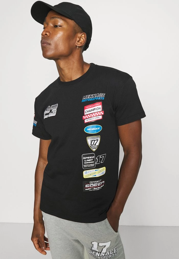 Mennace Mennace PETROL BADGE REGULAR UNISEX – Print T-shirt – Black