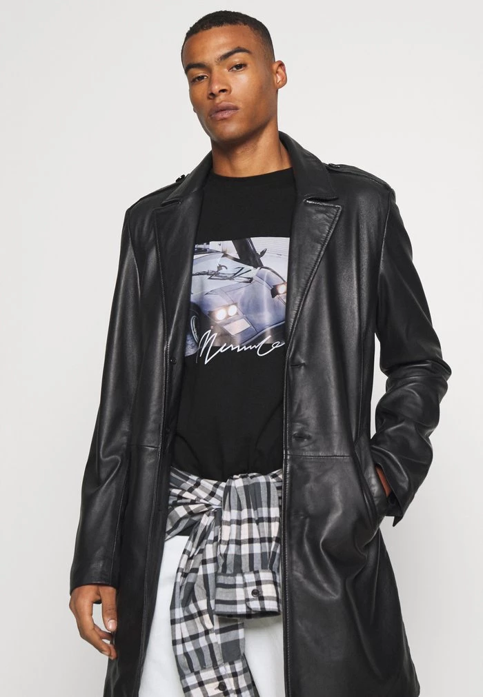 Mennace MENNACE SEASON 21 CAR REGULAR – Print T-shirt – Black