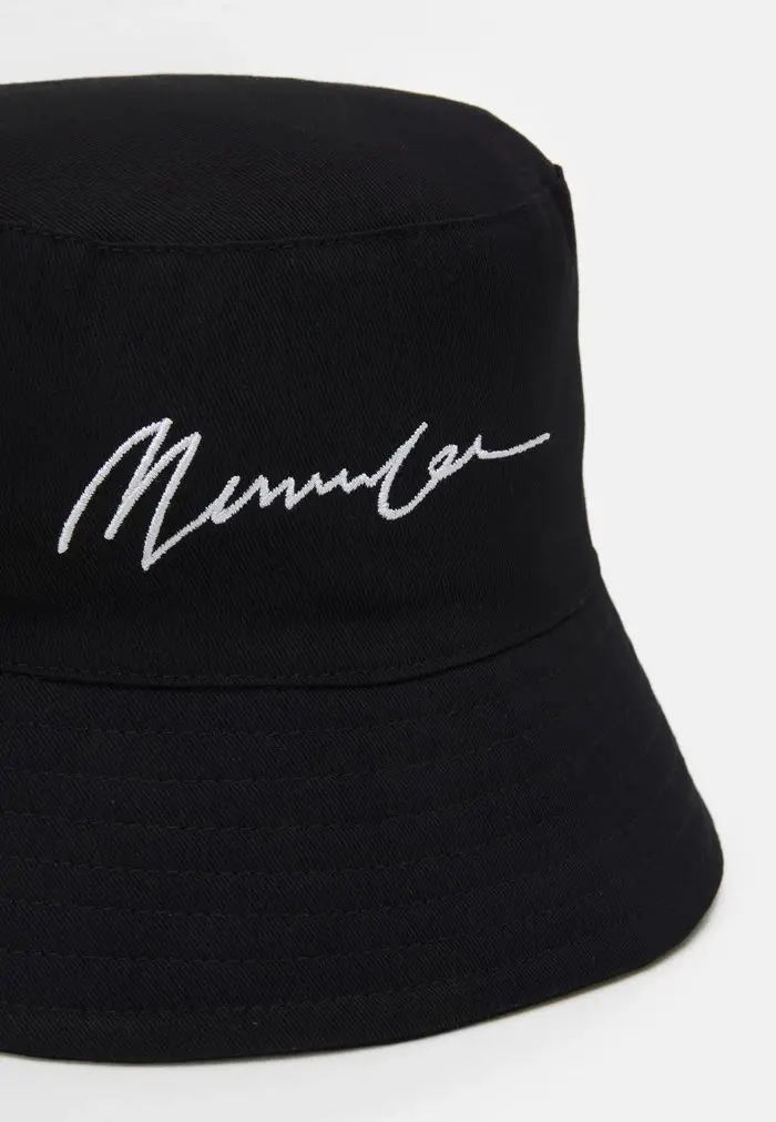Mennace Mennace SIGNATURE BUCKET HAT SIGNATURE UNISEX – Hat – Black