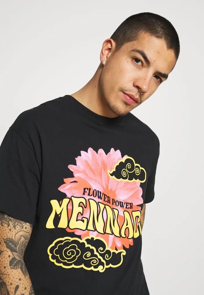 Mennace Mennace SUNDAZE FLOWER CLOUD – Print T-shirt – Black