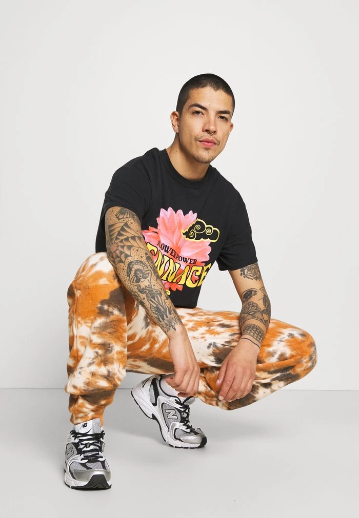 Mennace Mennace SUNDAZE FLOWER CLOUD – Print T-shirt – Black