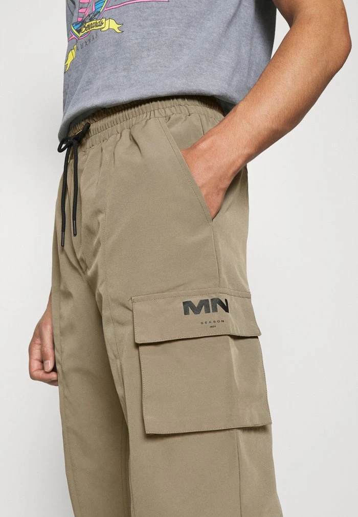 Mennace Mennace TECH TRACKSUIT BOTTOM – Cargo Trousers – Tan