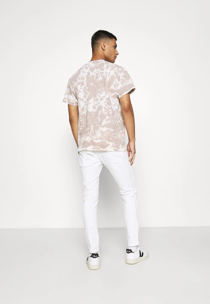 Mennace Mennace TIE DYE ROSEBOWL REALITY REGULAR – Print T-shirt – Tan