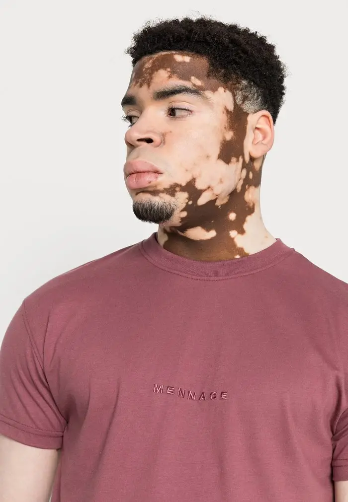 Mennace MENNACE UNISEX ESSENTIAL REGULAR – Basic T-shirt – Burgundy