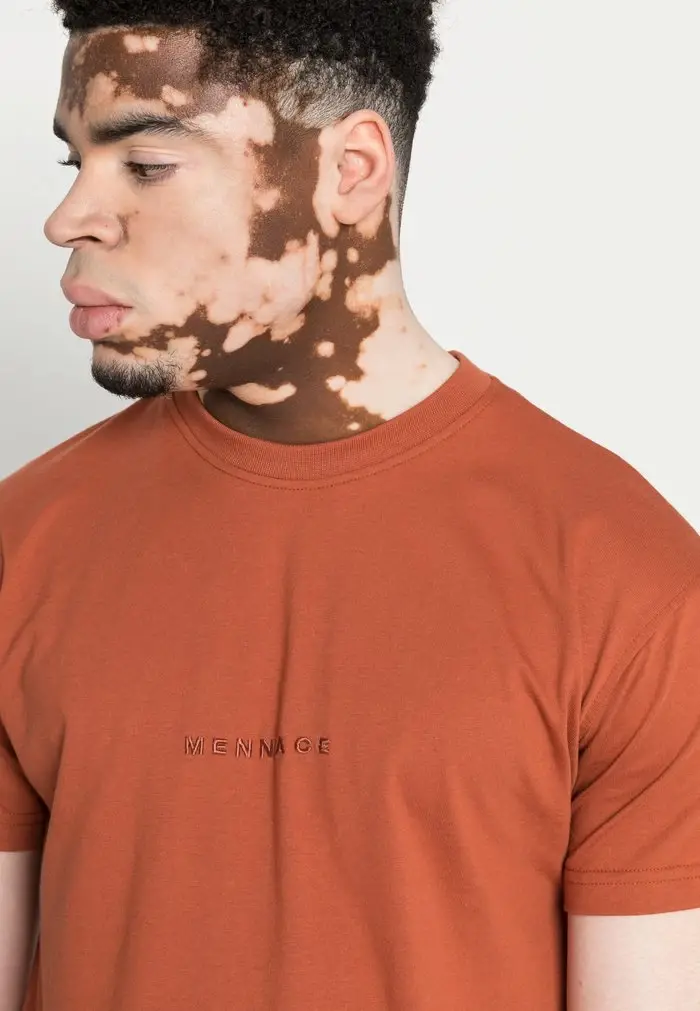 Mennace MENNACE UNISEX ESSENTIAL REGULAR – Basic T-shirt – Burnt Orange