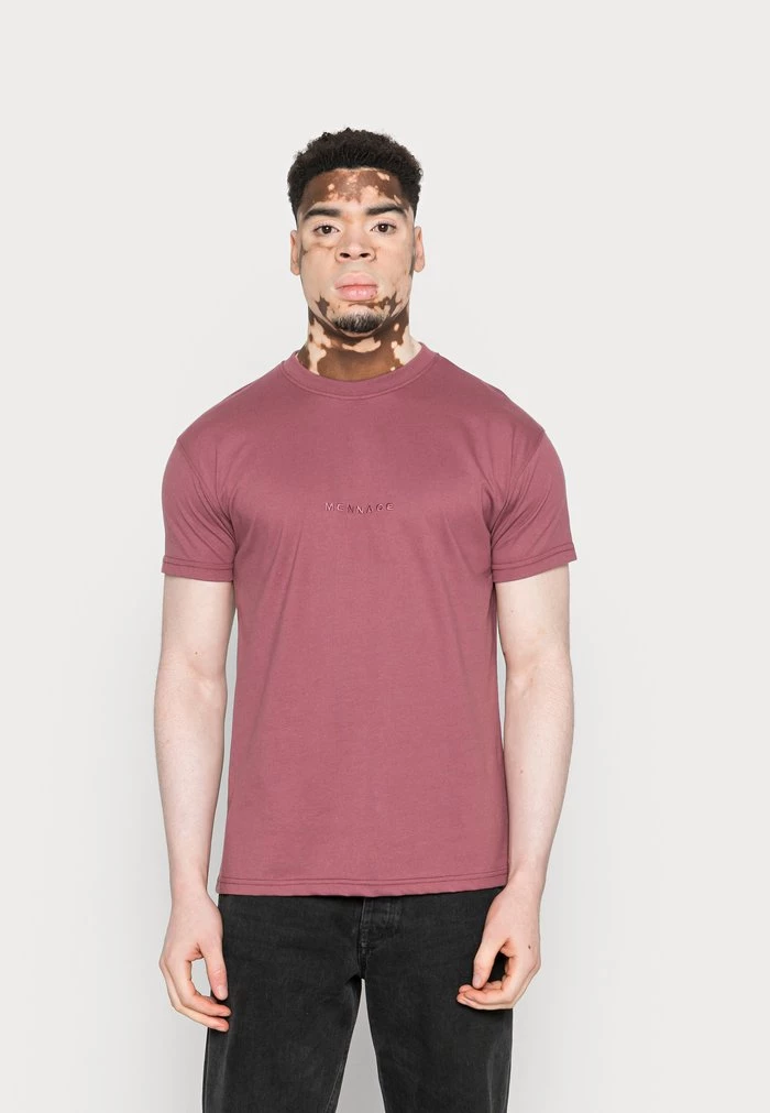 mennace MENNACE UNISEX ESSENTIAL REGULAR – Basic T-shirt – Burgundy