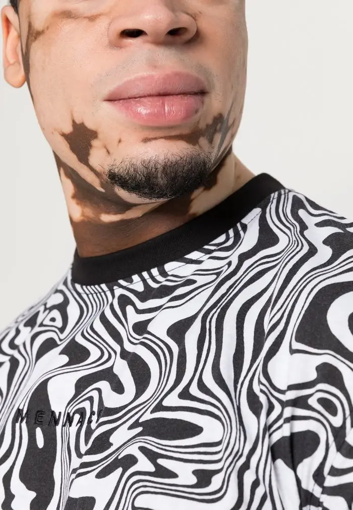 Mennace MENNACE UNISEX WAVY PRINT – Print T-shirt – Multi