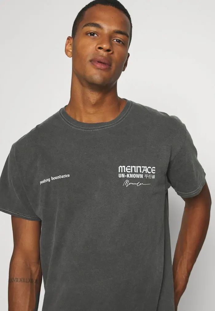 Mennace Mennace UNKNOWN PLANETS SHIRT – Print T-shirt – Washed Black