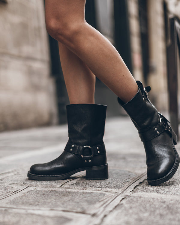 mikuta The Black Buckle Boots