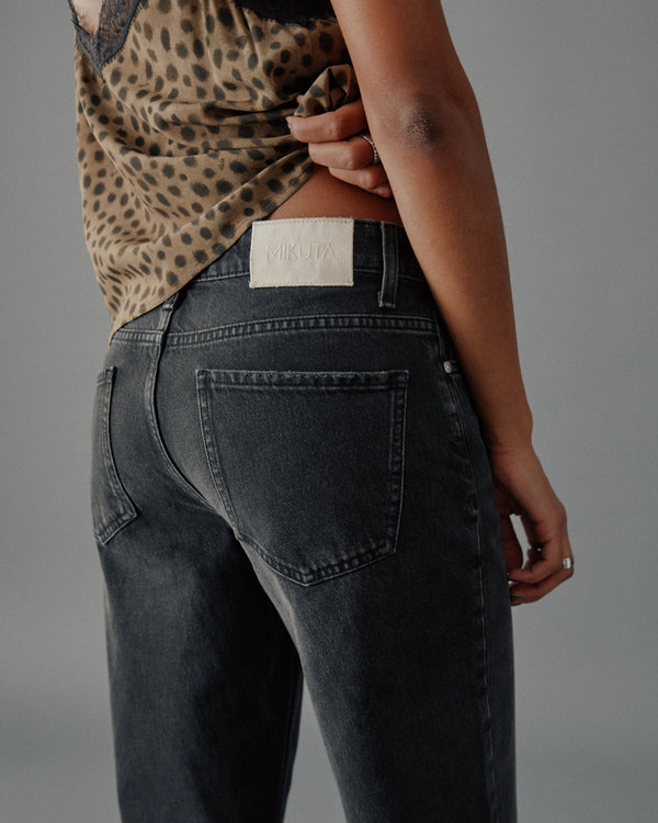 Mikuta The Black Loose Jeans