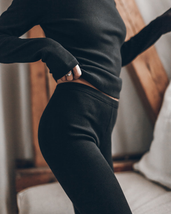Mikuta The Black Ribbed Leggings