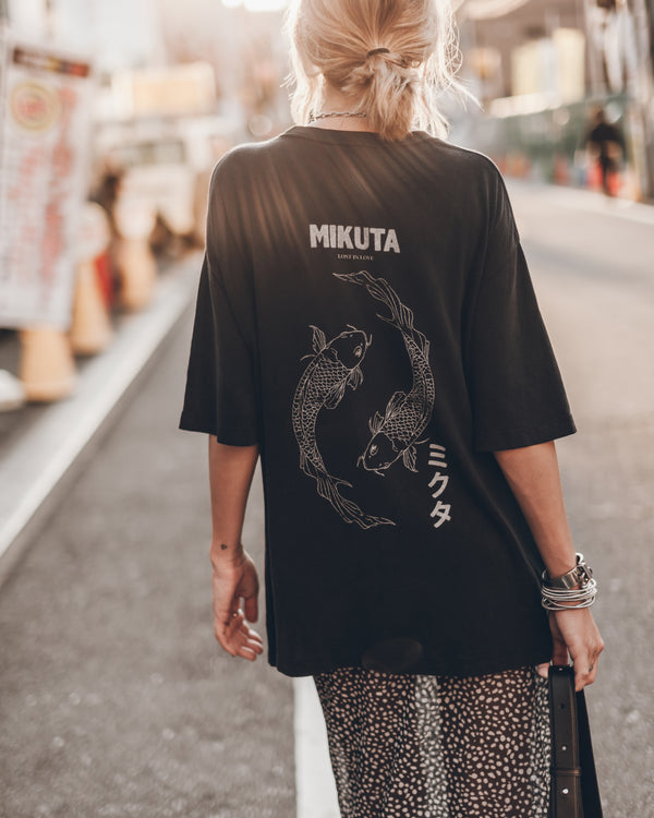 mikuta The Dark Lost In Love Unisex T-Shirt