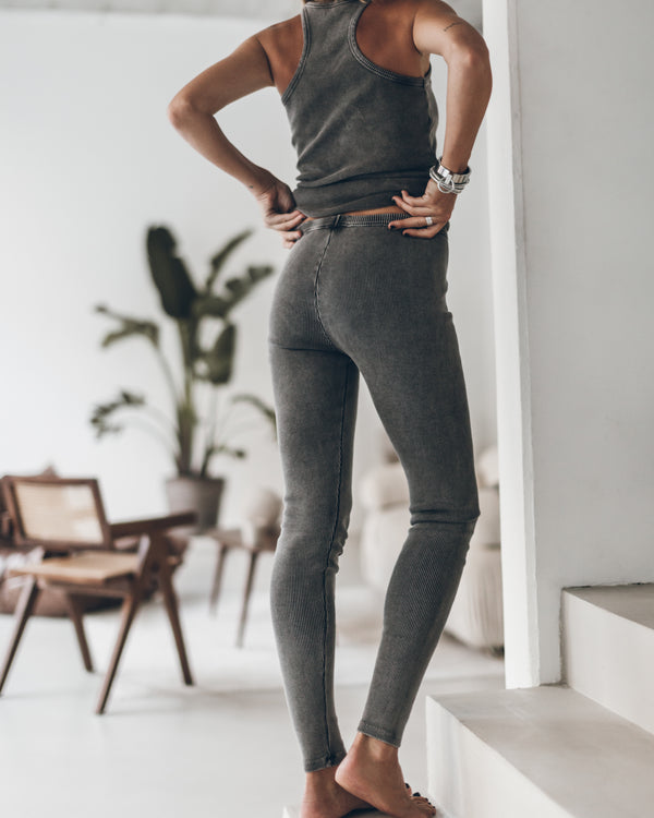 Mikuta The Dark Ribbed Leggings