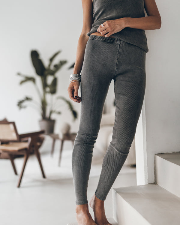 Mikuta The Dark Ribbed Leggings