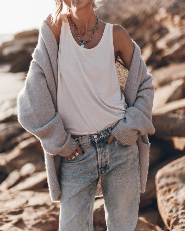 mikuta The White Base Tank Top