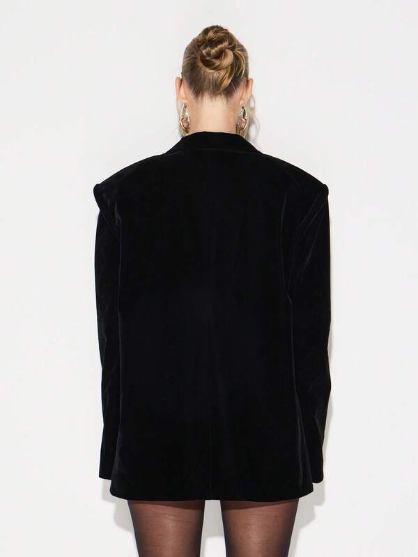 Missguided KIZN Oversized Velvet Blazer With Deep V Neck And Button Closure For Evening Occasions