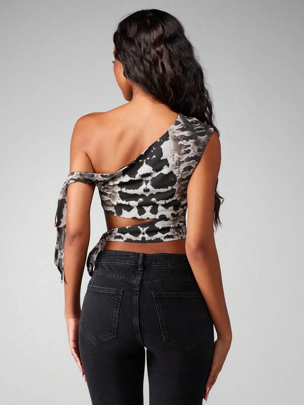 Missguided MISSGUIDED Asymmetric One Shoulder Crop Top With Tie Detail