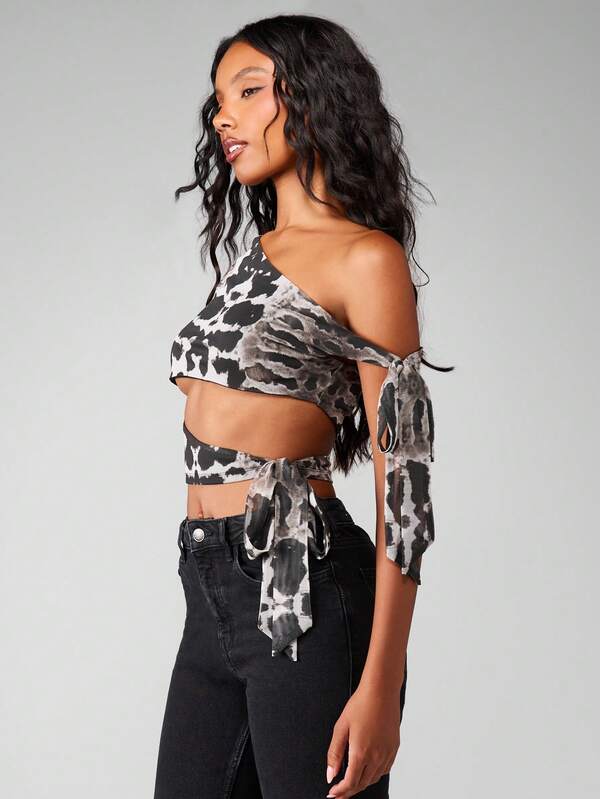 Missguided MISSGUIDED Asymmetric One Shoulder Crop Top With Tie Detail