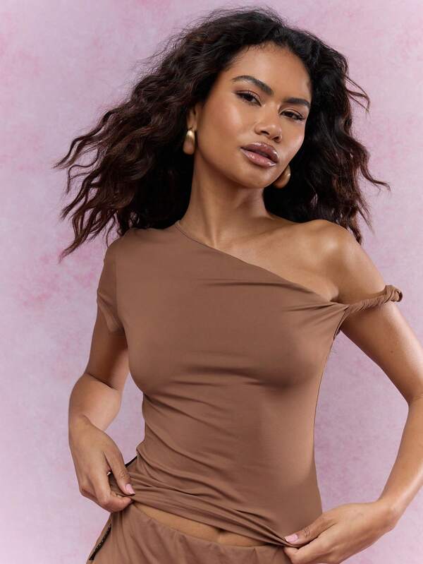 Missguided MISSGUIDED Asymmetric Shoulder Top And Bodycon Mini Skirt Two-Piece Set