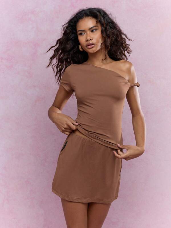 missguided MISSGUIDED Asymmetric Shoulder Top And Bodycon Mini Skirt Two-Piece Set