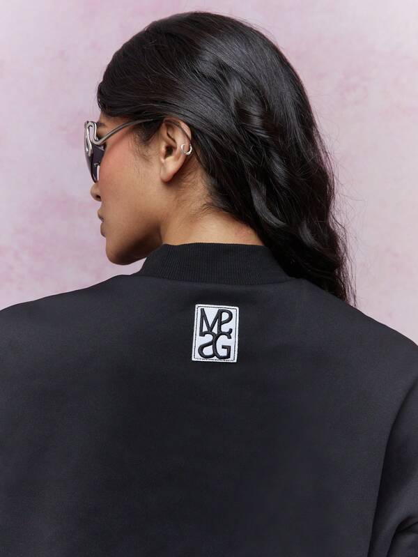 Missguided MISSGUIDED Back Logo Detail Crop Oversized T-Shirt