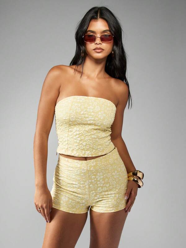 Missguided MISSGUIDED Bandeau Crop Top High Rise Fitted Shorts Textured Floral Two-Piece Outfits