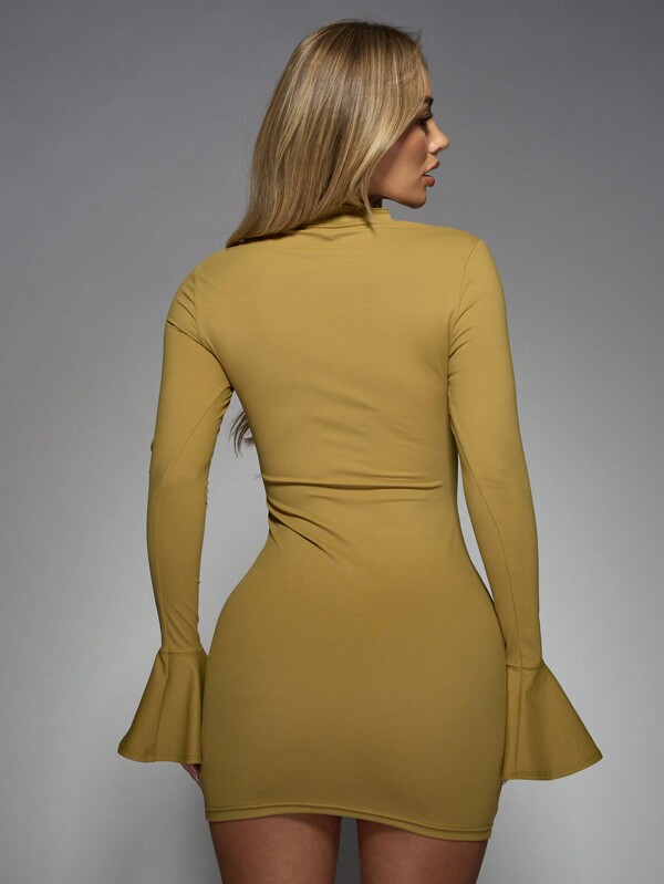 Missguided MISSGUIDED Bell Sleeve Bodycon Mini Dress With Cut-Out And Cuffs