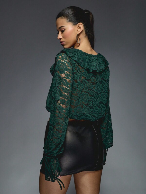 Missguided MISSGUIDED Boho Elegant Irish-Themed Floral Lace Crop Top With Ruffled V-Neck And Bell Sleeves For St Patricks Day Party Holiday Evening Festival Celebration Occasion Wear