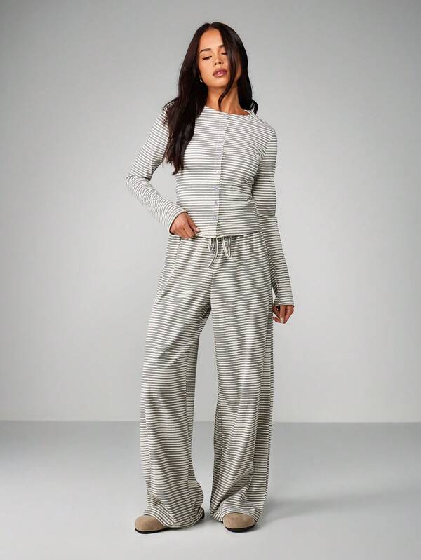 missguided MISSGUIDED Button Front Cardigan With Wide Leg Pants Co Ord Set missguided MISSGUIDED Button Front Cardigan With Wide Leg Pants Co Ord Set