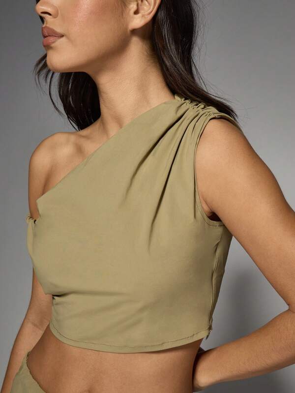 Missguided MISSGUIDED Chic One-Shoulder Asymmetrical Two-Piece Crop Top Mini Skirt Set