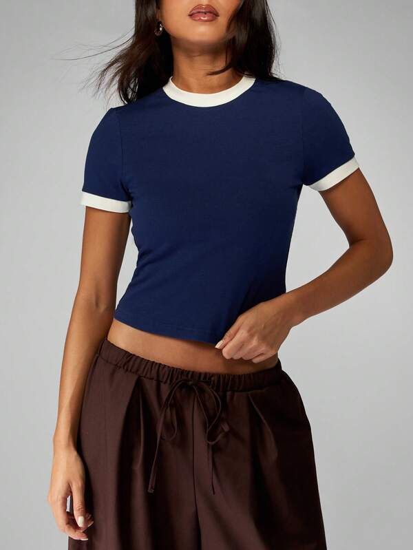 Missguided MISSGUIDED Contrast Trim Baby Tee With Crew Neck And Fitted Silhouette