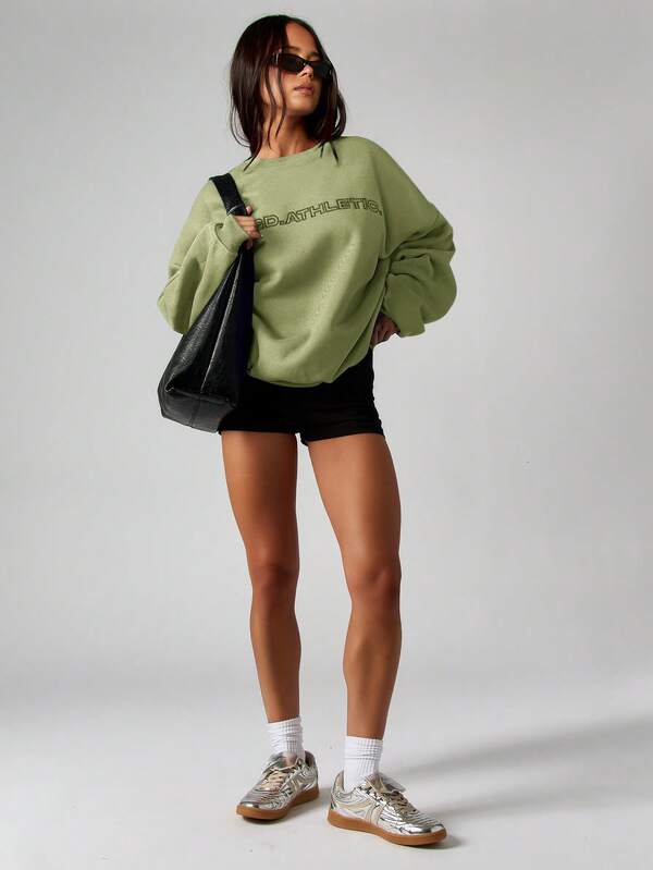 Missguided MISSGUIDED Crew Neck Oversized Sweatshirt With Athletic Print For Winter Layering Cozy Casual Comfort And Style