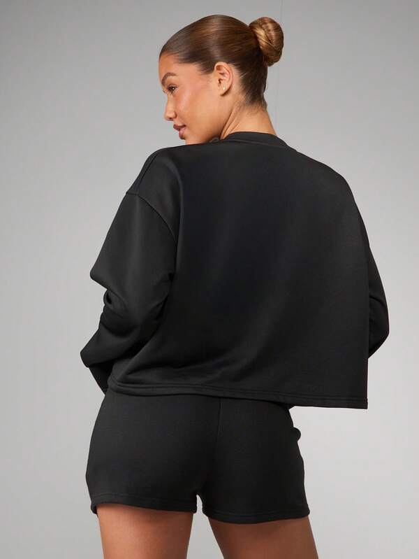 Missguided MISSGUIDED Cropped Logo Sweatshirt With Crew Neck Long Sleeves