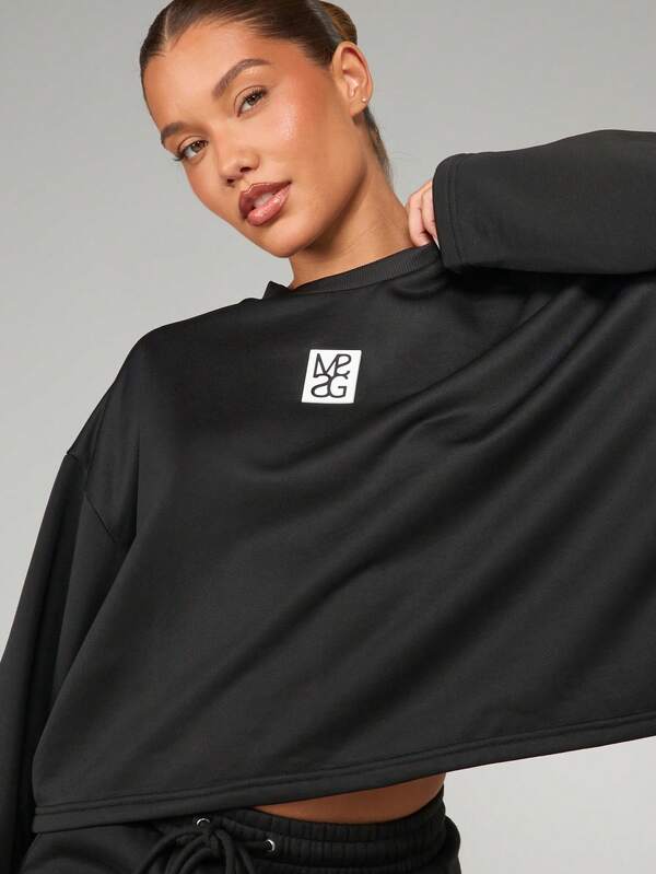 Missguided MISSGUIDED Cropped Logo Sweatshirt With Crew Neck Long Sleeves