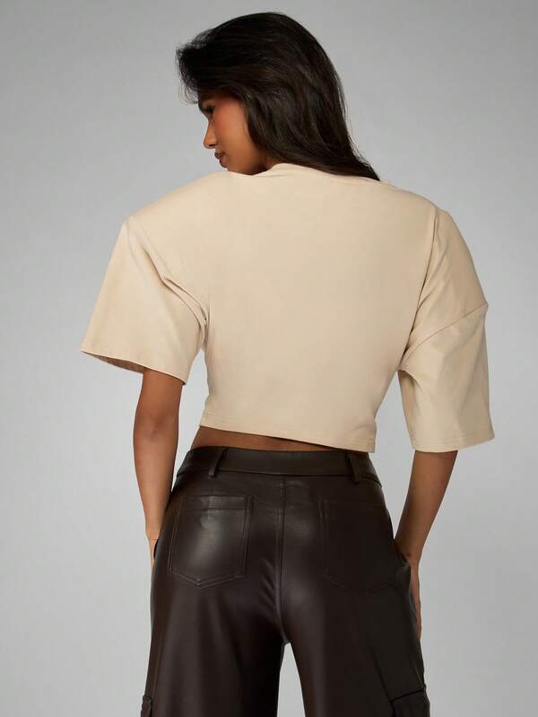 Missguided MISSGUIDED Cropped T-Shirt With Floral Rosette And Puff Sleeves
