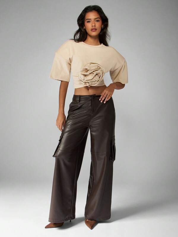 Missguided MISSGUIDED Cropped T-Shirt With Floral Rosette And Puff Sleeves