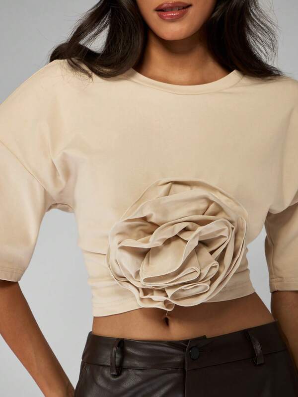 Missguided MISSGUIDED Cropped T-Shirt With Floral Rosette And Puff Sleeves