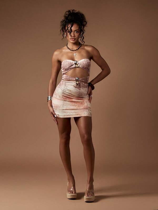 Missguided MISSGUIDED Crushed Velvet Bodycon Strapless Mini Dress Cutout
