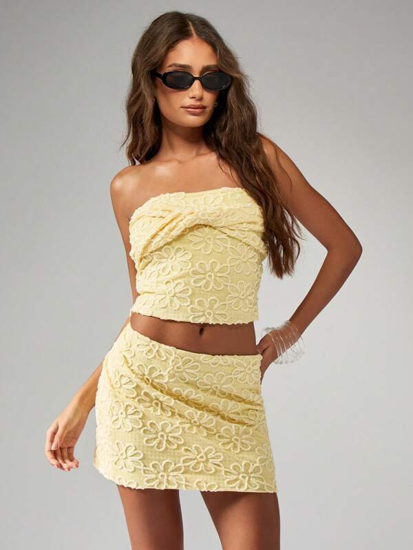 missguided MISSGUIDED Daisy Embroidered Strapless Ruched Bandeau Two Piece Outfit