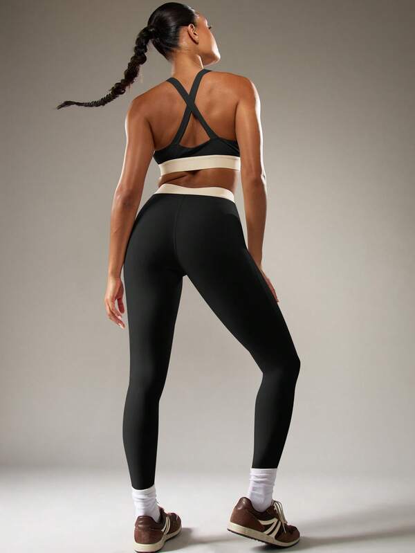 Missguided MISSGUIDED Deep V Sports Bra With Leggings Set