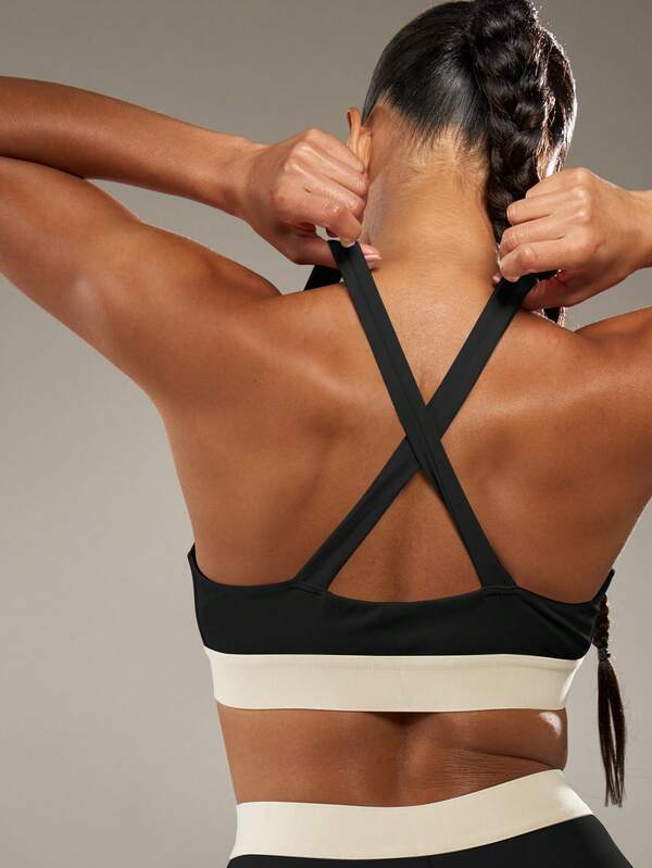 Missguided MISSGUIDED Deep V Sports Bra With Leggings Set