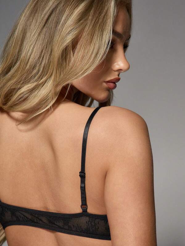 Missguided MISSGUIDED Delicate Lace Cami With Rhinestone Detail