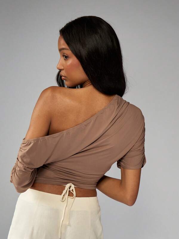 Missguided MISSGUIDED Draped Off-Shoulder Ruched Asymmetric Design Top