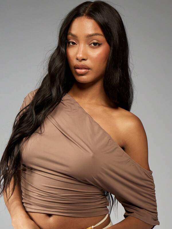 Missguided MISSGUIDED Draped Off-Shoulder Ruched Asymmetric Design Top