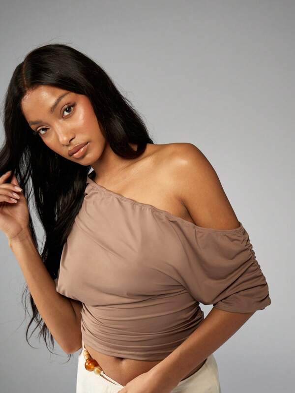 missguided MISSGUIDED Draped Off-Shoulder Ruched Asymmetric Design Top